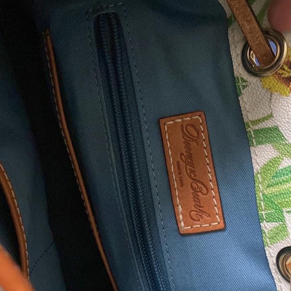 Dooney & Bourke like new purse. Excellent condition. Comes with blue outer sack - Picture 5 of 5